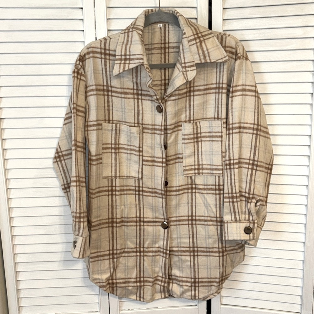 NWOT lightweight fleece shacket